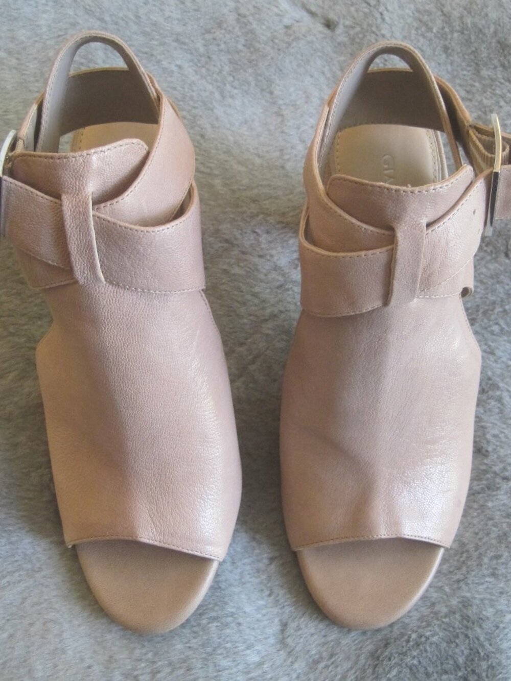 GIANNI BINI TAUPE KALSTON LEATHER HEELS 9 NIB $98.00